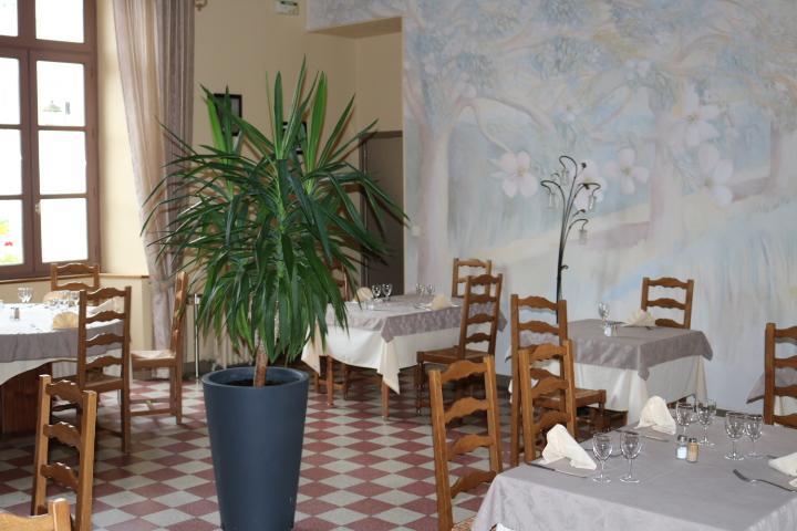Logis Le Port Saint Aubin Hotel Morannes sur Sarthe-Daumeray Buitenkant foto