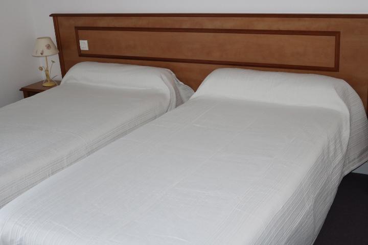 Logis Le Port Saint Aubin Hotel Morannes sur Sarthe-Daumeray Buitenkant foto