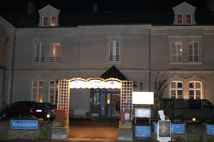 Logis Le Port Saint Aubin Hotel Morannes sur Sarthe-Daumeray Buitenkant foto